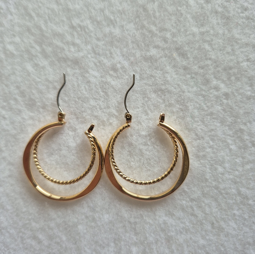 Double Round Pierced Hoop Earrings - Picture 3 of 8